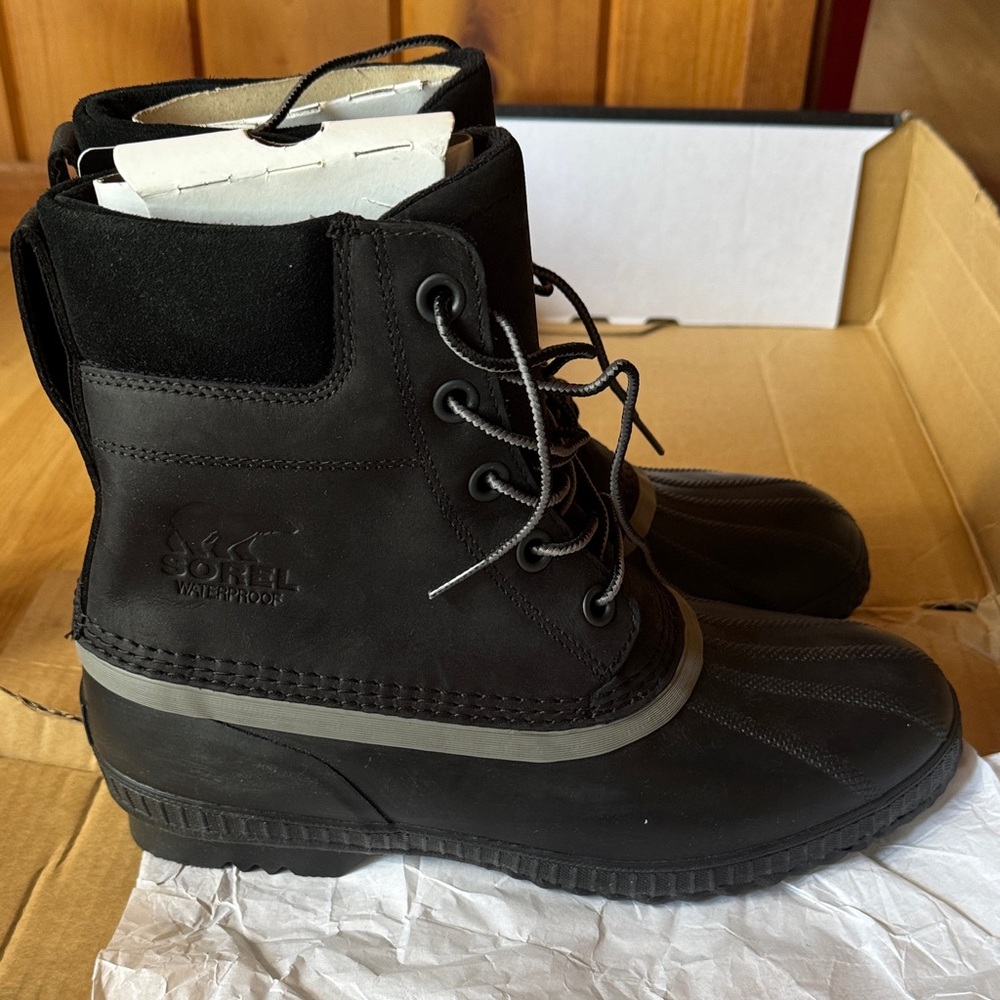Sorel Men's new size 9.5 Cheyanne II Black and Gray Waterproof Boots duck